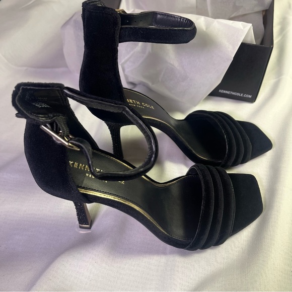 Kenneth Cole Black‎ Heels with Pleated Toe and Ankle Strap - Picture 1 of 9